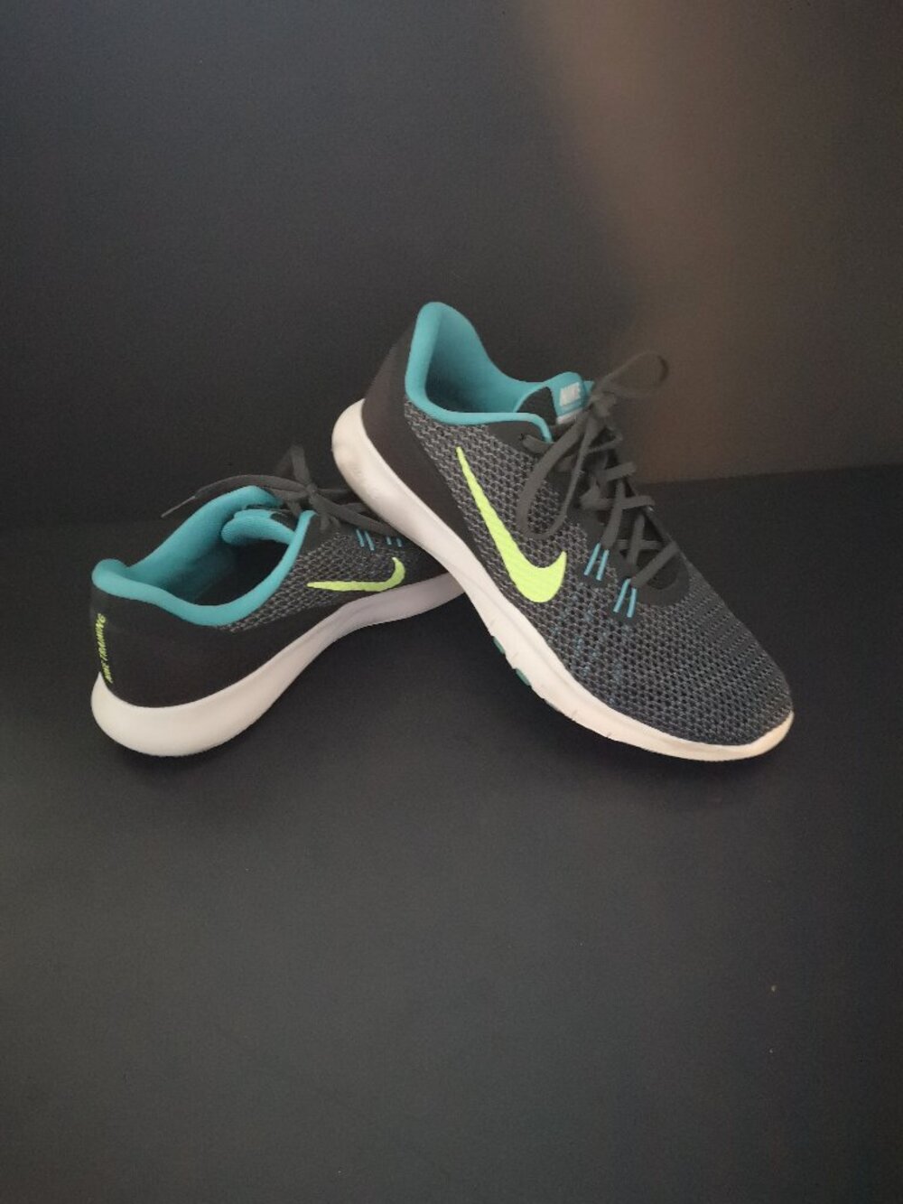 Nike Training Ladies Size 8 Grey w/ Teal Flex TR7 Sneakers Lime Swoosh